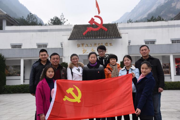 公司黨支部開展毛澤東誕辰122周年紀念活動.jpg 公司黨支部開展毛澤東誕辰122周年紀念活動.jpg